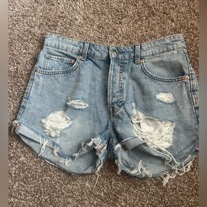 ☀️H&M Distressed Denim Women Shorts☀️